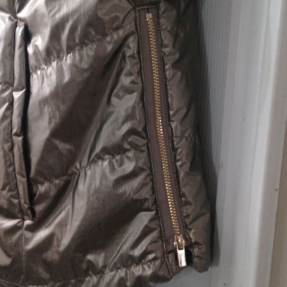Chico's  gold  metal metallic puffer vest  Chico's Sz 1   Regular Sz 8 NWOT - Picture 4 of 7